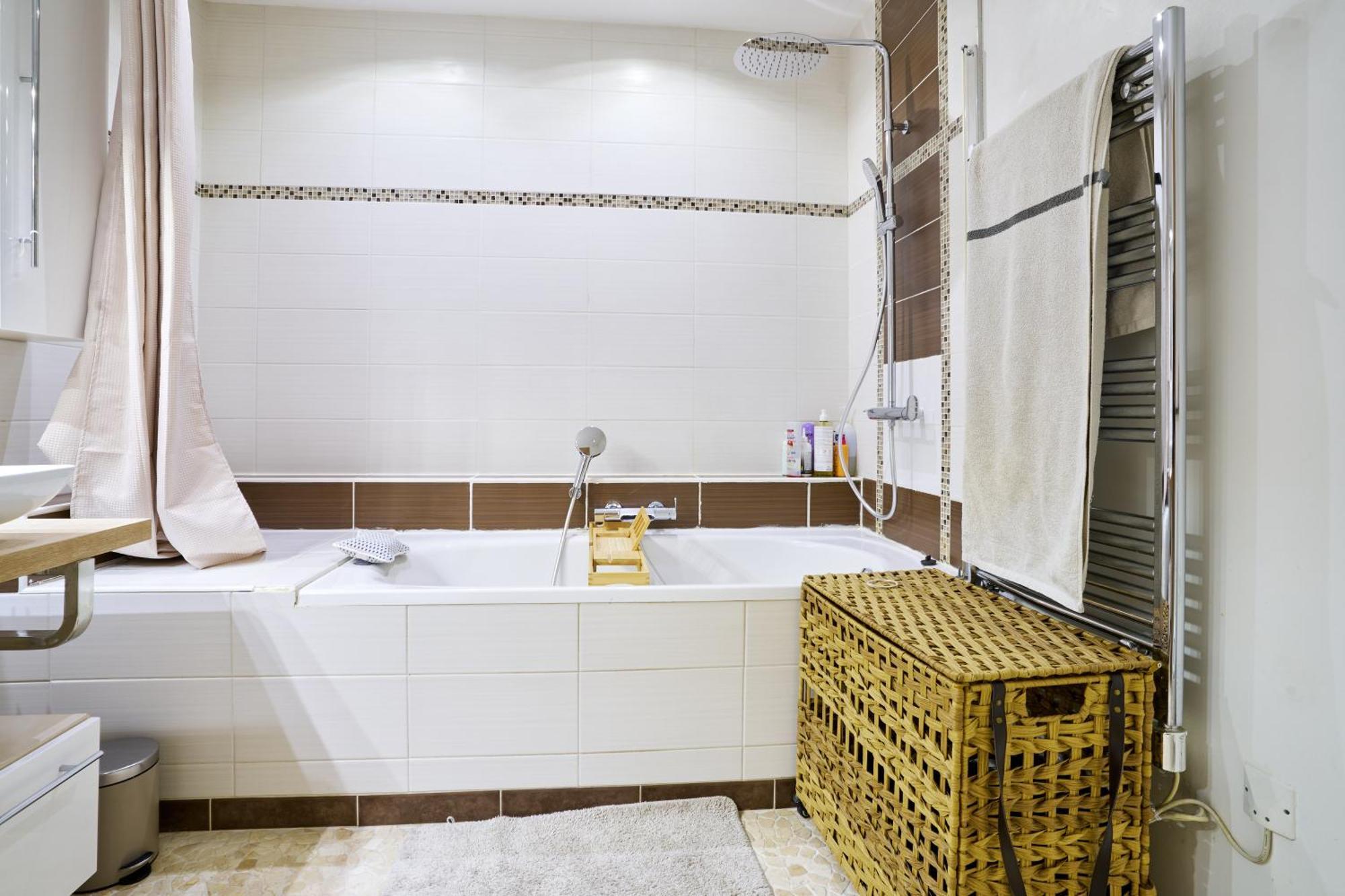 Maison De Ville Moderne Climatisee Avec Piscine Morieres-les-Avignon Eksteriør bilde